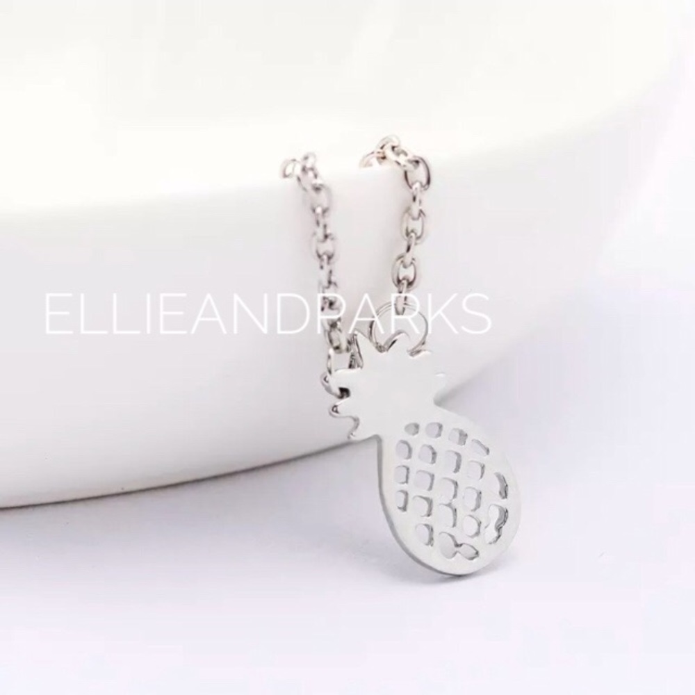 Dainty Pineapple necklace silver - Picture 8 of 8
